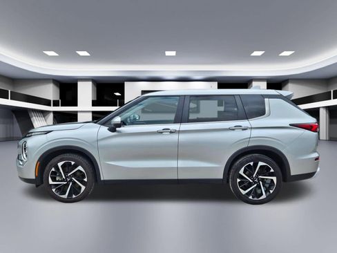 Used 2024 Mitsubishi Outlander SE FWD image 3