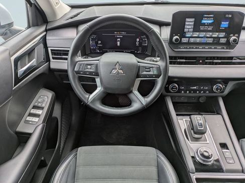 Used 2024 Mitsubishi Outlander SE FWD image 17