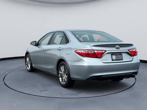 Used 2015 Toyota Camry SE FWD image 5
