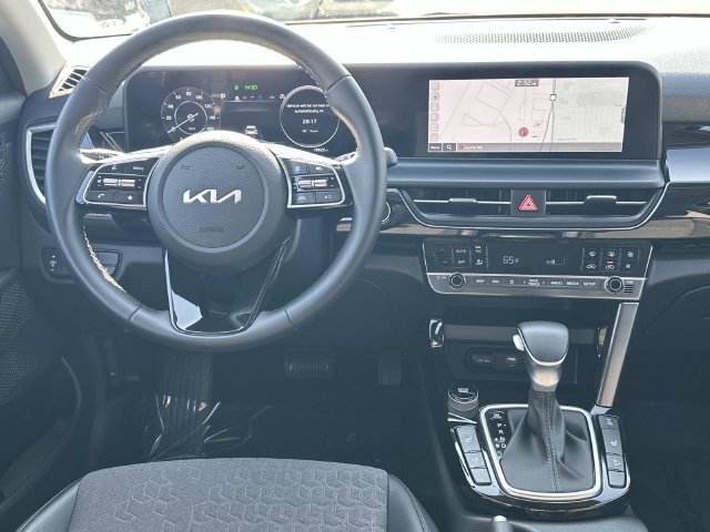 Used 2024 Kia Seltos S AWD/4WD image 2