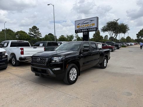 Used 2024 Nissan Frontier SV w/ Technology Package RWD image 3