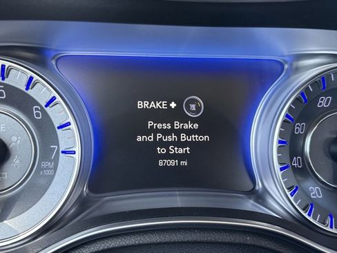 Used 2019 Chrysler 300 Touring w/ Driver Convenience Group image 16