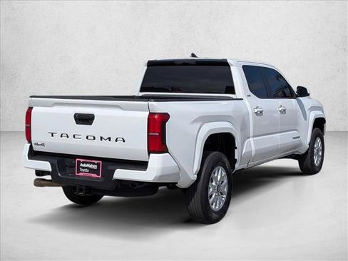 Certified 2025 Toyota Tacoma SR5 AWD/4WD image 5