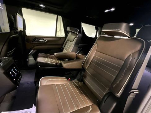 Used 2025 GMC Yukon Denali Ultimate AWD/4WD image 33