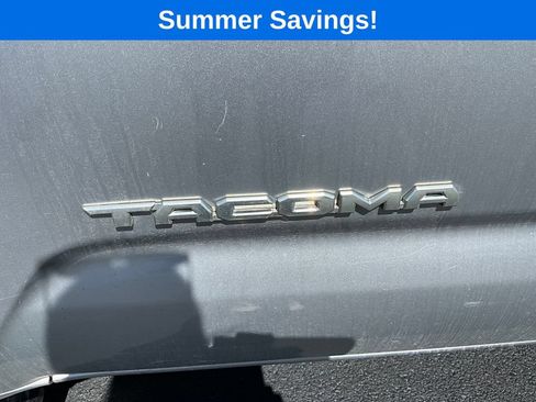 Used 2018 Toyota Tacoma SR5 AWD/4WD image 13