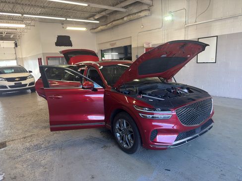 Used 2022 Genesis GV70 2.5T w/ Advanced Package AWD/4WD image 9