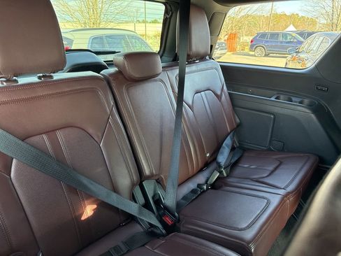 Used 2024 Ford Expedition Limited image 16