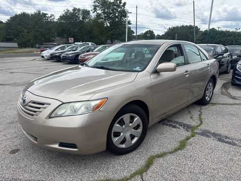 Used 2009 Toyota Camry LE FWD image 3