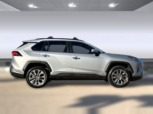 Used 2019 Toyota RAV4 Limited w/ Carpet Mat Package image 7