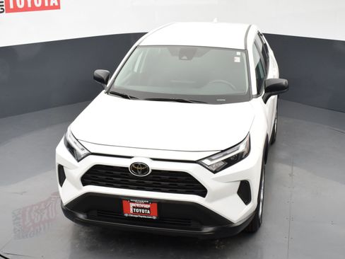 Used 2024 Toyota RAV4 LE image 22