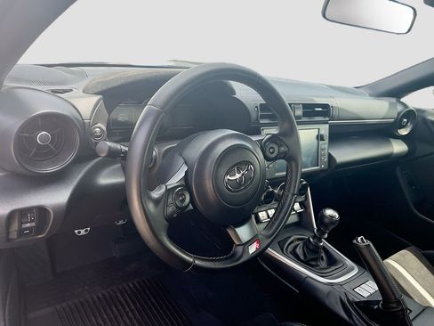 Used 2024 Toyota GR86 Premium RWD image 9