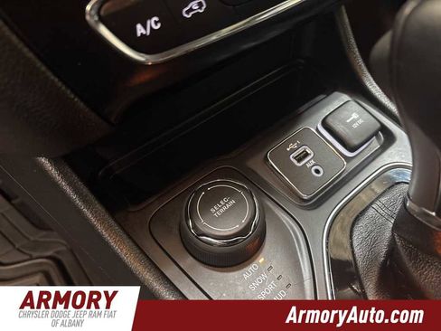 Used 2023 Jeep Cherokee Altitude Lux image 19