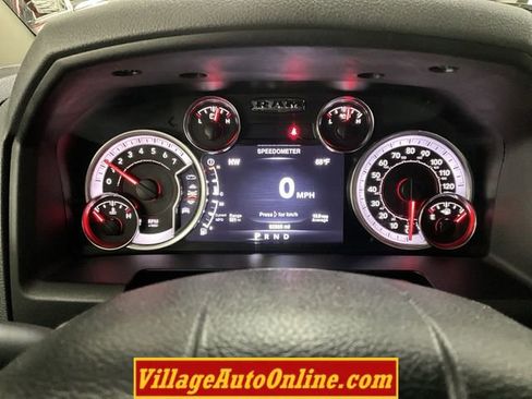 Used 2019 RAM 1500 Classic SLT w/ Luxury Group AWD/4WD image 16