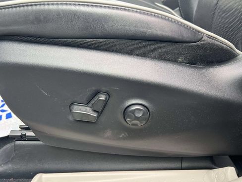 Used 2023 Chrysler Pacifica Limited FWD image 21