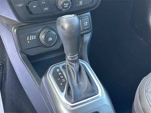 Used 2019 Jeep Renegade Limited w/ UConnect 8.4 Nav Group image 22