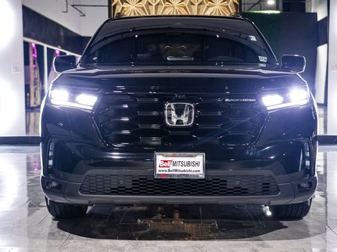 Used 2025 Honda Pilot Black Edition image 3