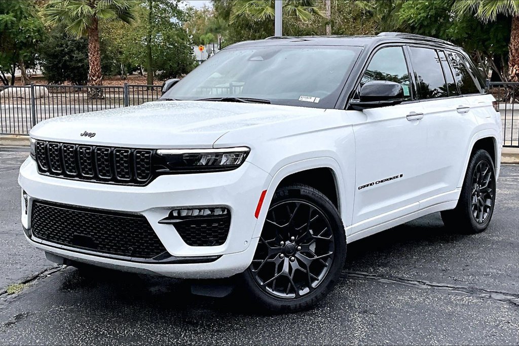 Certified 2025 Jeep Grand Cherokee Summit w/ Obsidian Package AWD/4WD image 2
