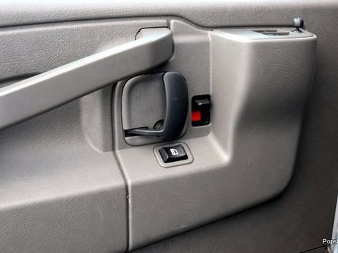 Used 2023 GMC Savana 2500 w/ Driver Convenience Package image 7