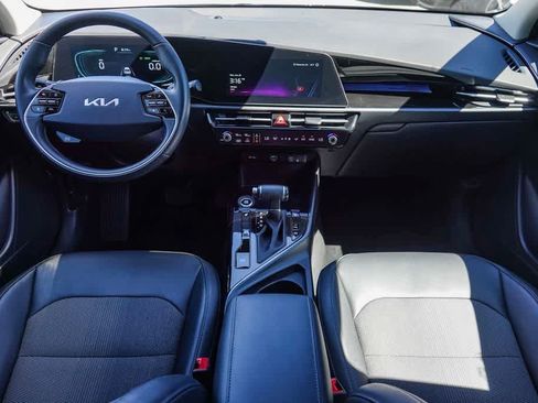 Certified 2024 Kia Niro EX FWD image 8