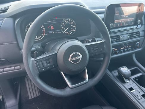 Used 2025 Nissan Pathfinder S image 26