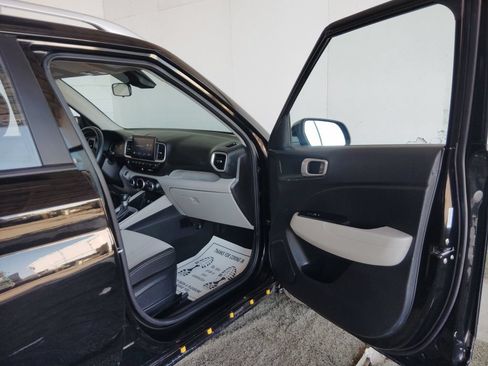 Used 2025 Hyundai Venue SEL FWD image 10