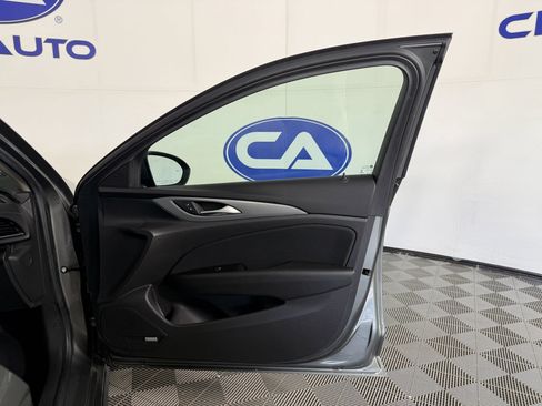 Used 2018 Buick Regal Preferred w/ Sights and Sounds Package image 15