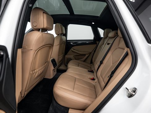 Certified 2023 Porsche Macan AWD/4WD image 22