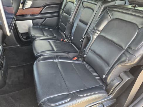 Used 2021 Lincoln Navigator Reserve w/ Luxury Package image 12
