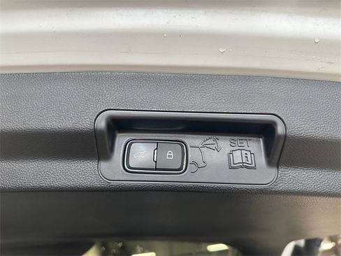 Used 2023 Ford Explorer Limited image 19