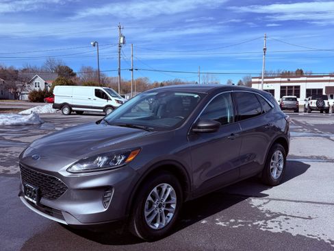 Used 2022 Ford Escape SE w/ Convenience Package AWD/4WD image 2