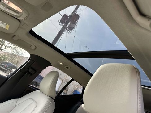 Used 2024 Volvo XC40 B5 Plus w/ Protection Package Premier image 19