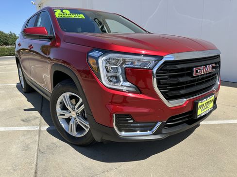 Used 2024 GMC Terrain SLE image 4