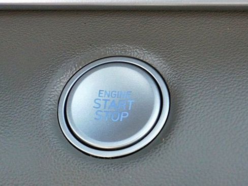 Used 2022 Hyundai Elantra SEL w/ Convenience Package FWD image 28
