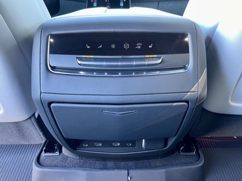 Used 2025 Cadillac Escalade Sport Platinum w/ LPO, ONYX Package AWD/4WD image 26