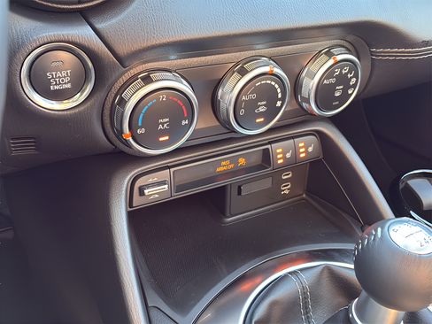 Used 2025 MAZDA MX-5 Miata RF Grand Touring RWD image 17