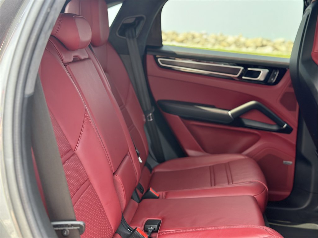 Used 2022 Porsche Cayenne GTS AWD/4WD image 23