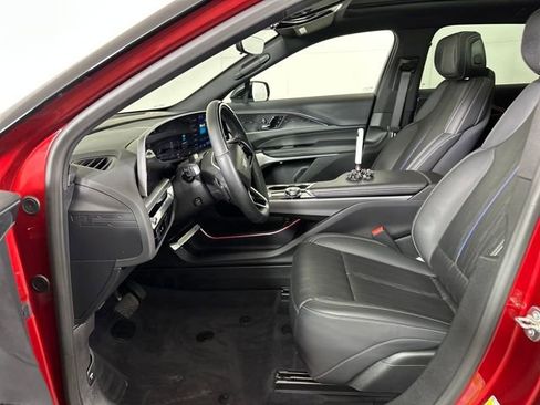 Used 2024 Cadillac Lyriq Luxury image 11