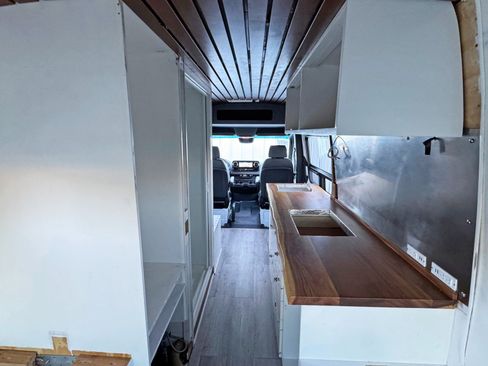 Used 2021 Mercedes-Benz Sprinter 2500 w/ Premium Plus Package image 61