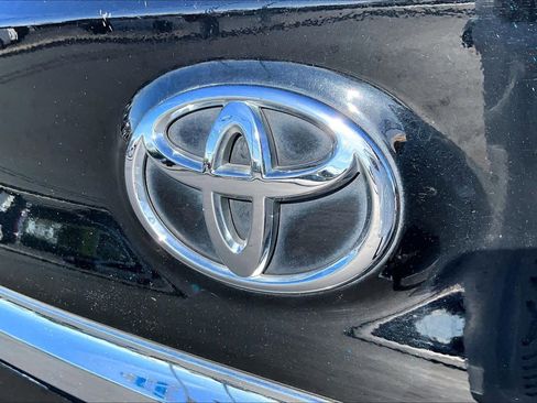 Used 2015 Toyota Camry LE image 30