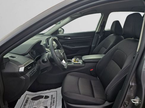 Used 2025 Nissan Altima 2.5 SV FWD image 9