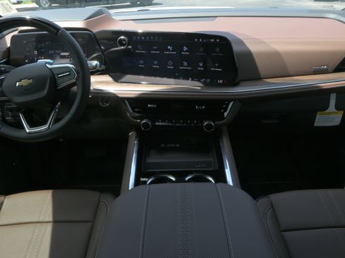 New 2026 Chevrolet Suburban High Country AWD/4WD image 17