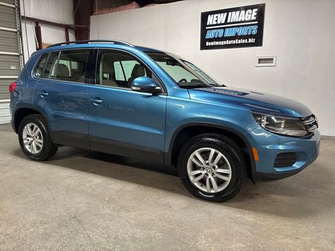 Used 2017 Volkswagen Tiguan S image 2