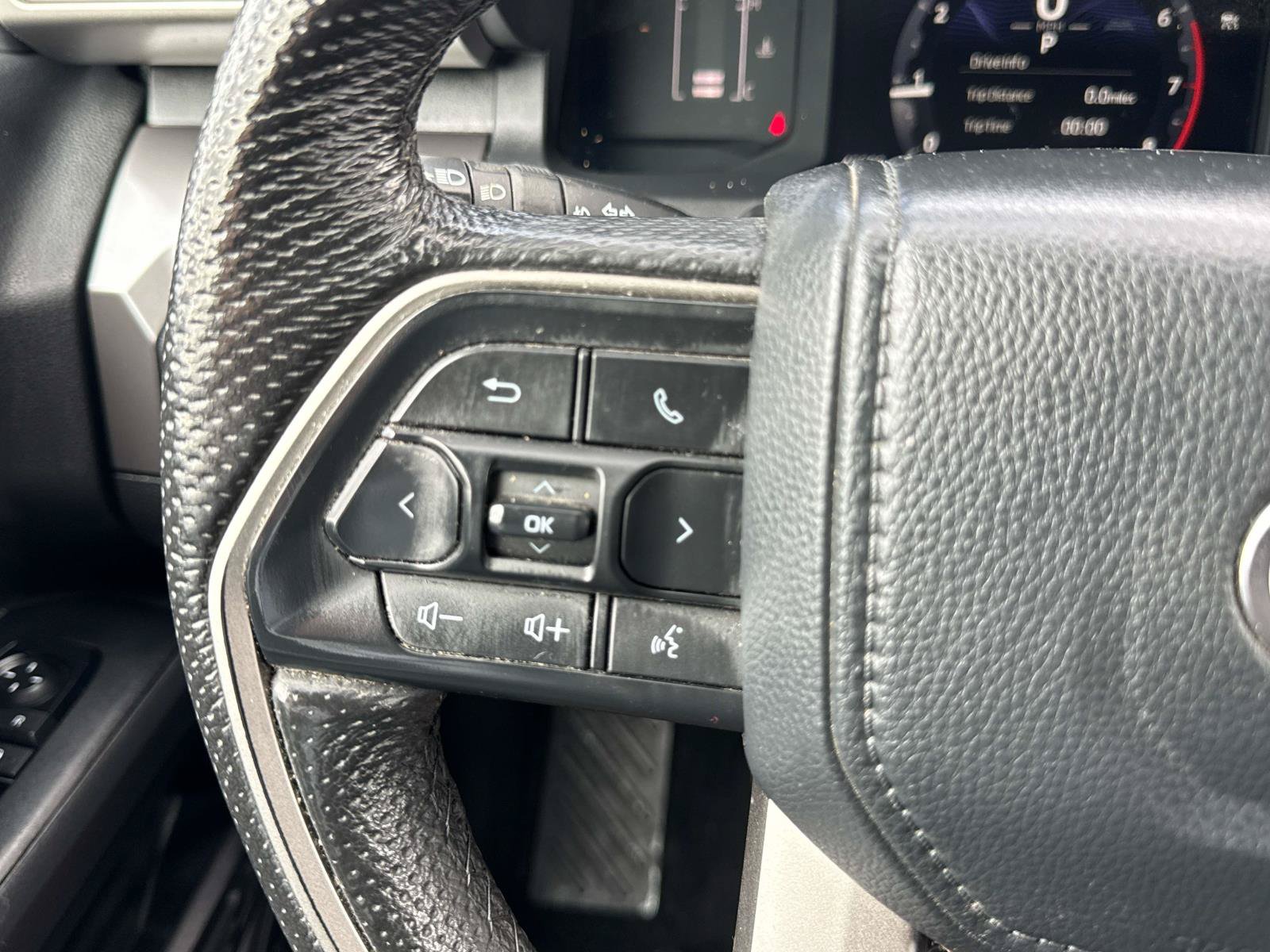 Used 2024 Toyota Tacoma SR5 AWD/4WD image 25