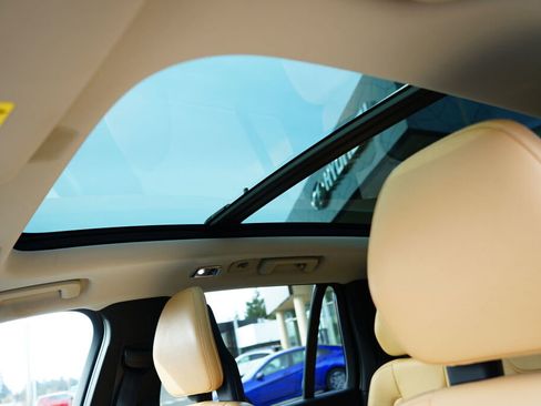 Used 2016 Volvo XC90 T6 Momentum w/ Momentum Plus Package image 27