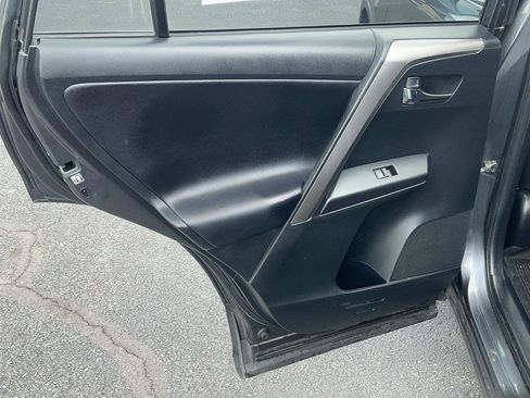 Used 2018 Toyota RAV4 XLE AWD/4WD image 24
