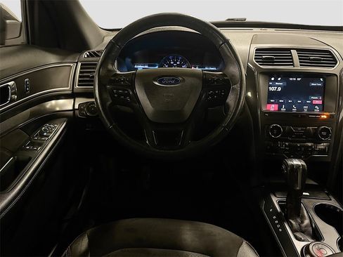 Used 2018 Ford Explorer XLT w/ Equipment Group 202A image 25
