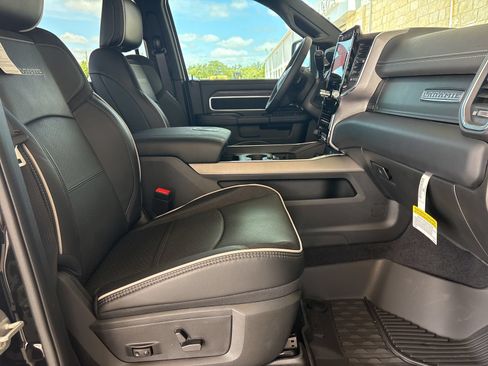 New 2026 RAM 3500 Laramie AWD/4WD image 19
