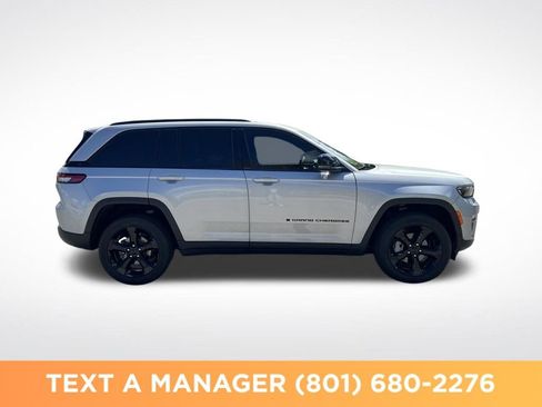 Used 2025 Jeep Grand Cherokee Limited w/ Black Appearance Package AWD/4WD image 6