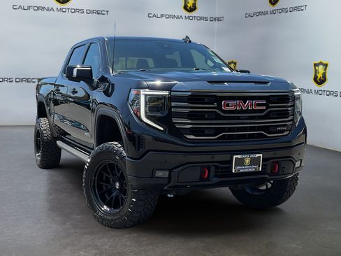 Used 2022 GMC Sierra 1500 AT4 w/ AT4 Premium Package AWD/4WD image 3