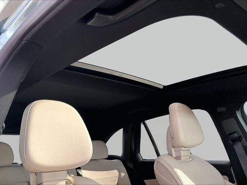 Used 2025 Mercedes-Benz GLC 300 image 14